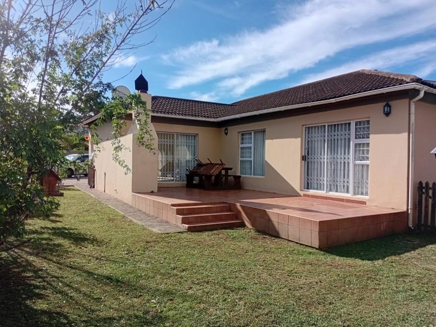 To Let 3 Bedroom Property for Rent in Beacon Bay North Eastern Cape